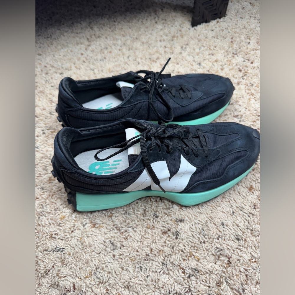 NEW BALANCE Women’s 327 'BLACK BRIGHT MINT Size 10 & Mens 8.5 Shoes